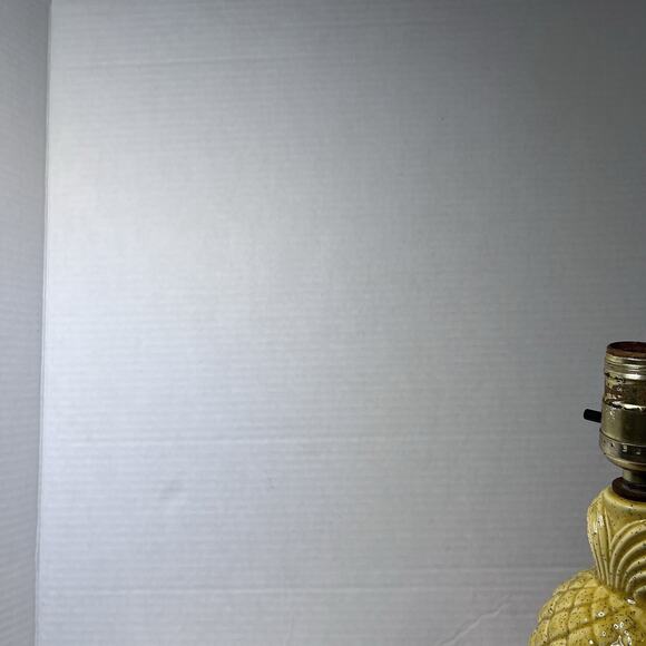 VTG Underwriters Laboratories Yellow Pineapple Ceramic Table Lamps - 2 MCM RETRO - Picture 16 of 16